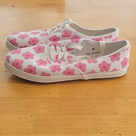 Nell Flowers size 9 flowers shoe - Picture 2 of 4